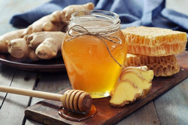 Mật ong là thảo dược được sử dụng nhiều trong điều trị đau rát cổ họng